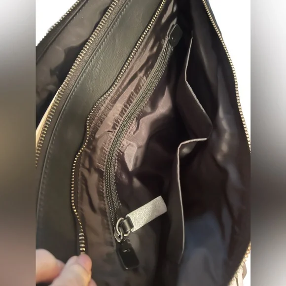 Ted Baker London NWT Beautiful Black Leather Multi-Purpose Laptop Messenger Bag - Picture 12 of 13